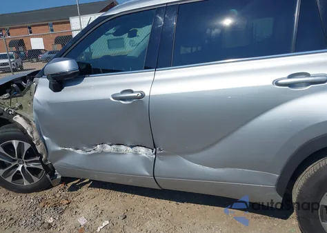 2020 Toyota Highlander Xle z USA, uszkodzony, nr VIN 5TDGZRAH0LS514140